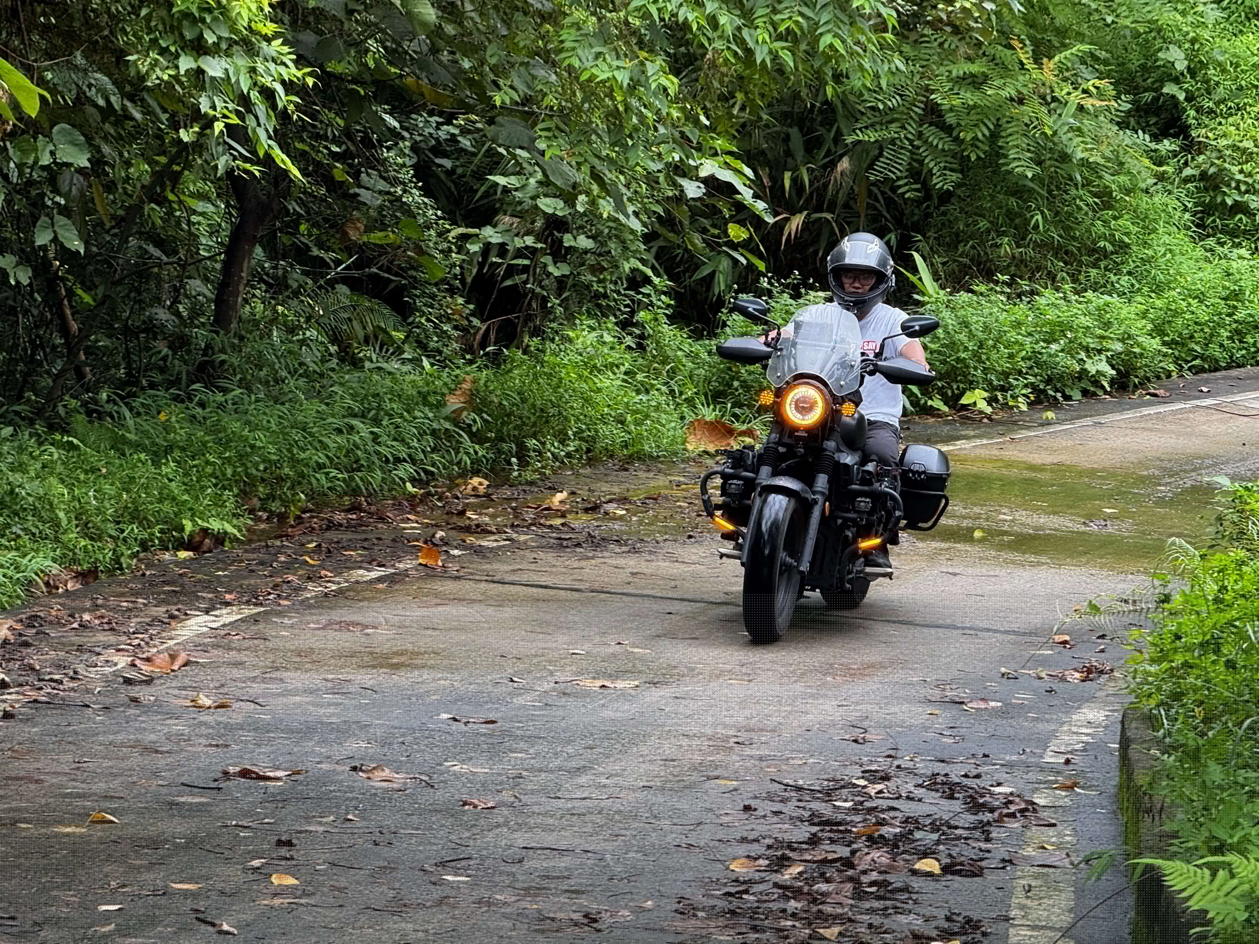 一脚油门，把周末开进了山里